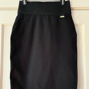 Black pencil skirt - so versatile